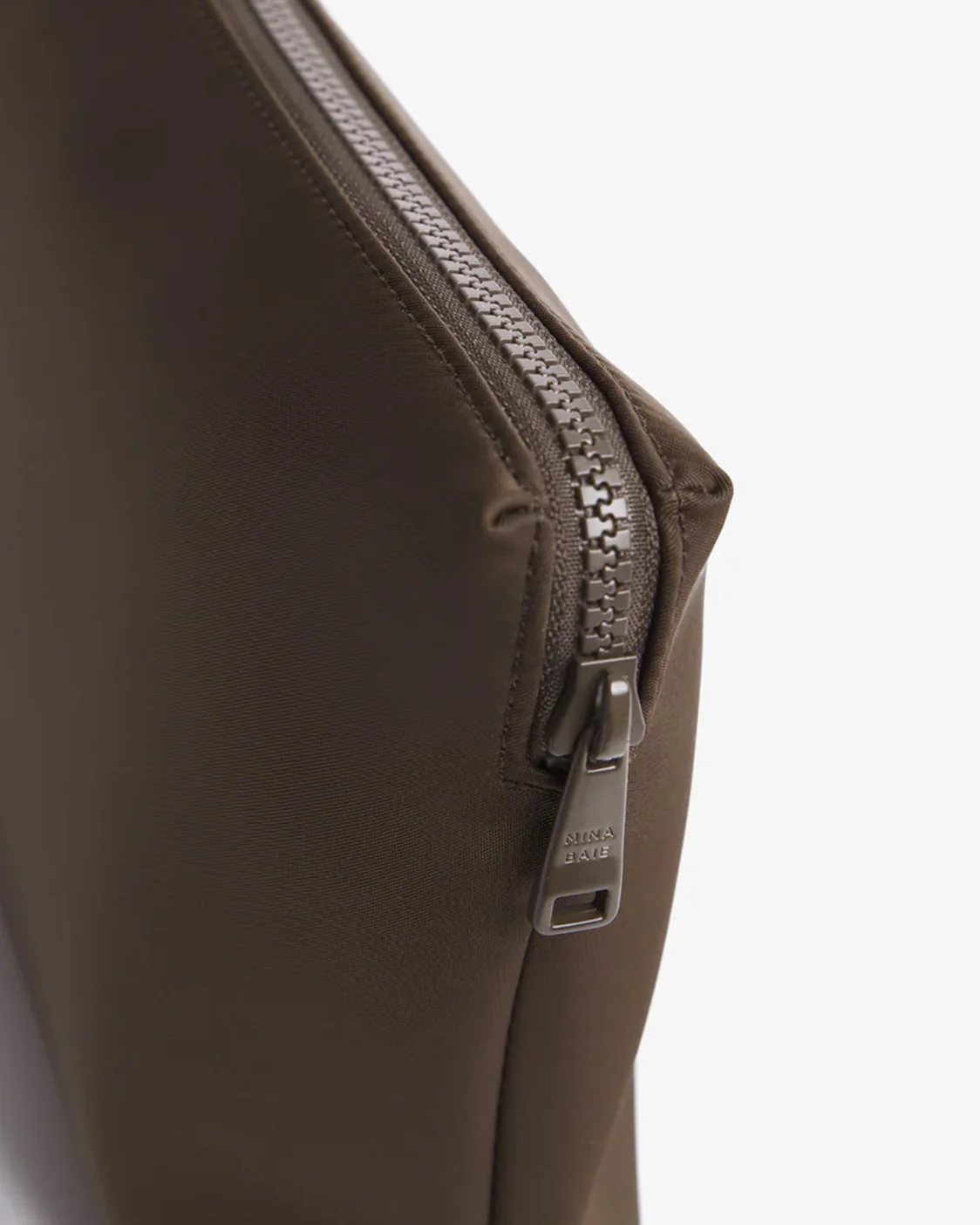 Ari Everyday Pouch Nylon - Image 5